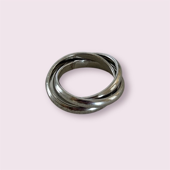 Silver Interlocked Wrap Ring by Urban Outfitters - Picture 13 of 14